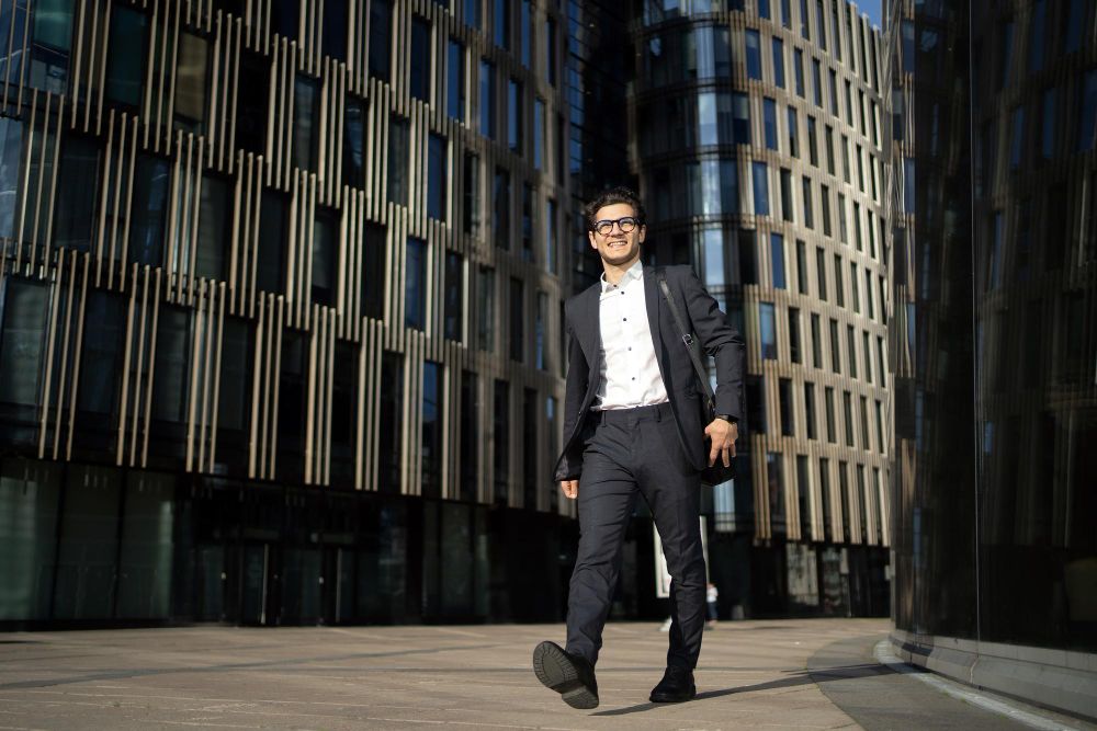 Casual, Sporty, atau Formal? Pilih Parfum Sesuai Style Lo!